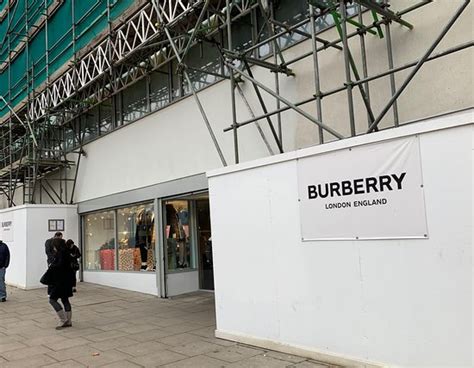 burberry factory londra|burberry outlet store london.